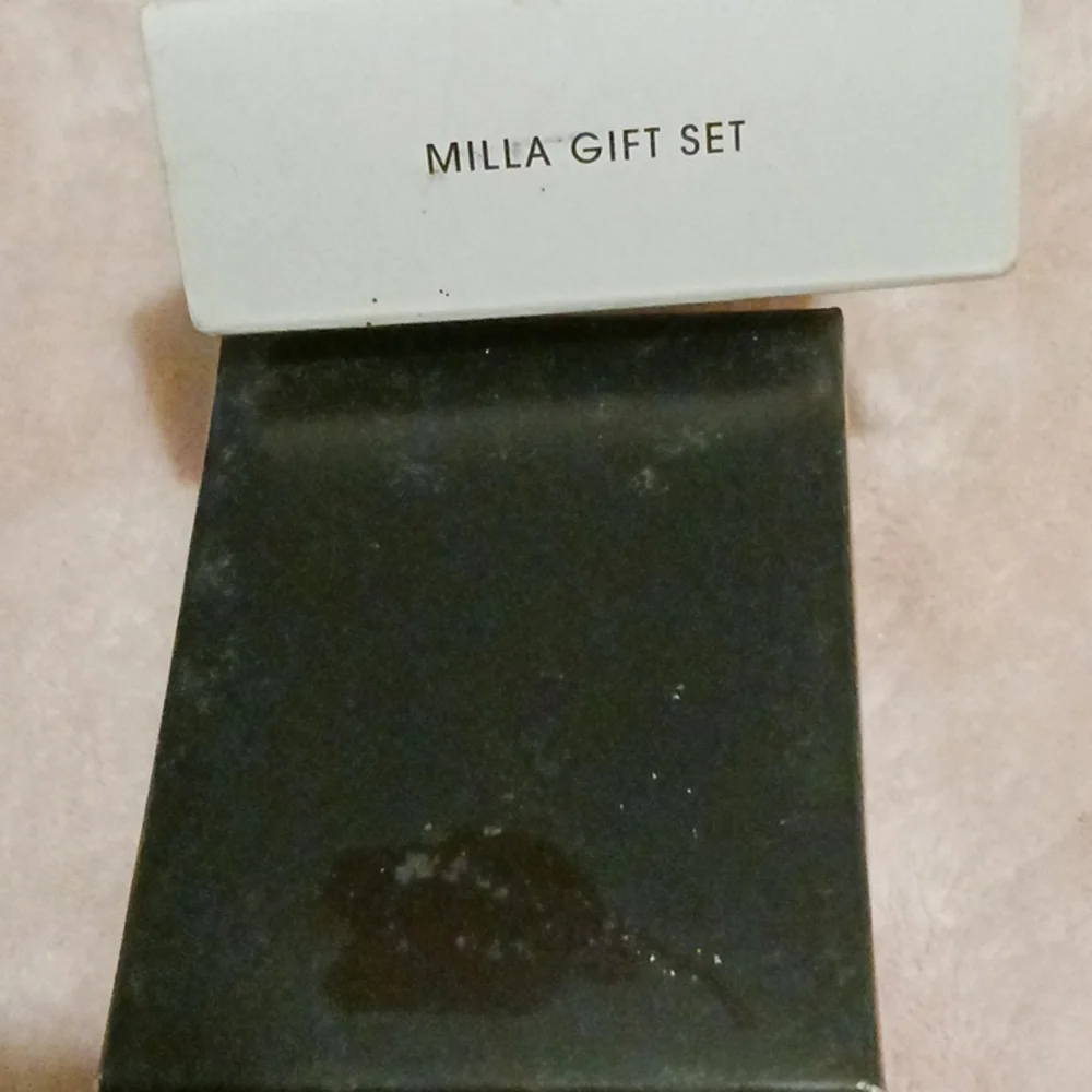 Avon Milla Gift Set. NWOT. - Picture 3 of 6